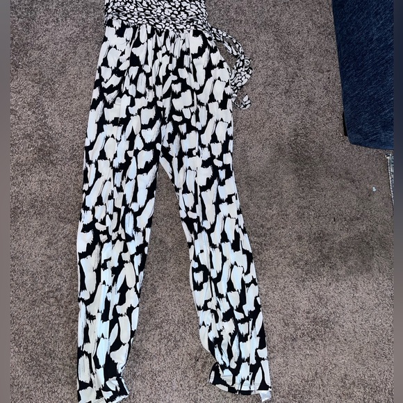 Patterned jumpsuit size medium - Picture 5 of 7